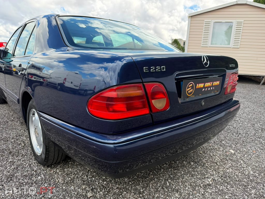 Mercedes-Benz E 220 D Classic