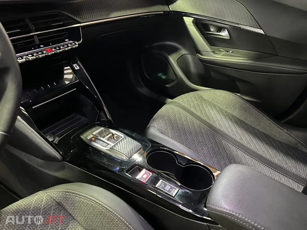 Peugeot 2008 1.2 Hybrid Allure e-DCS6