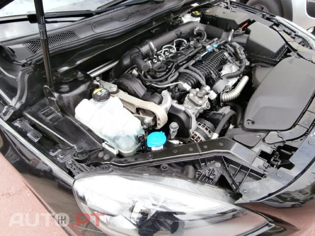 Volvo V40 2.0 D2 R-Design