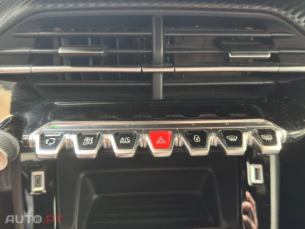 Peugeot E-2008 50 kWh Active Pack