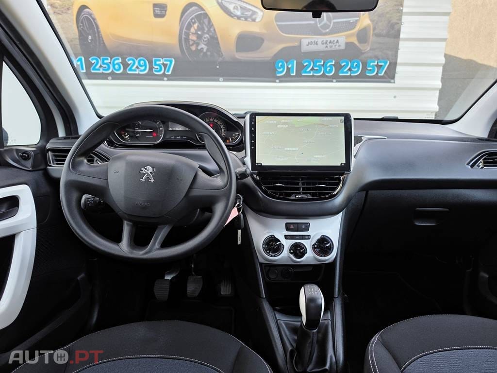 Peugeot 208 1.2i 68Cv Life