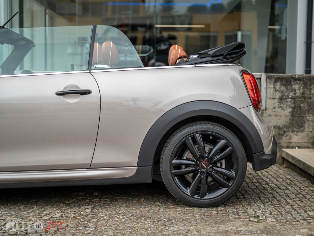 MINI Cabrio Cooper Premium Extra JCW Auto