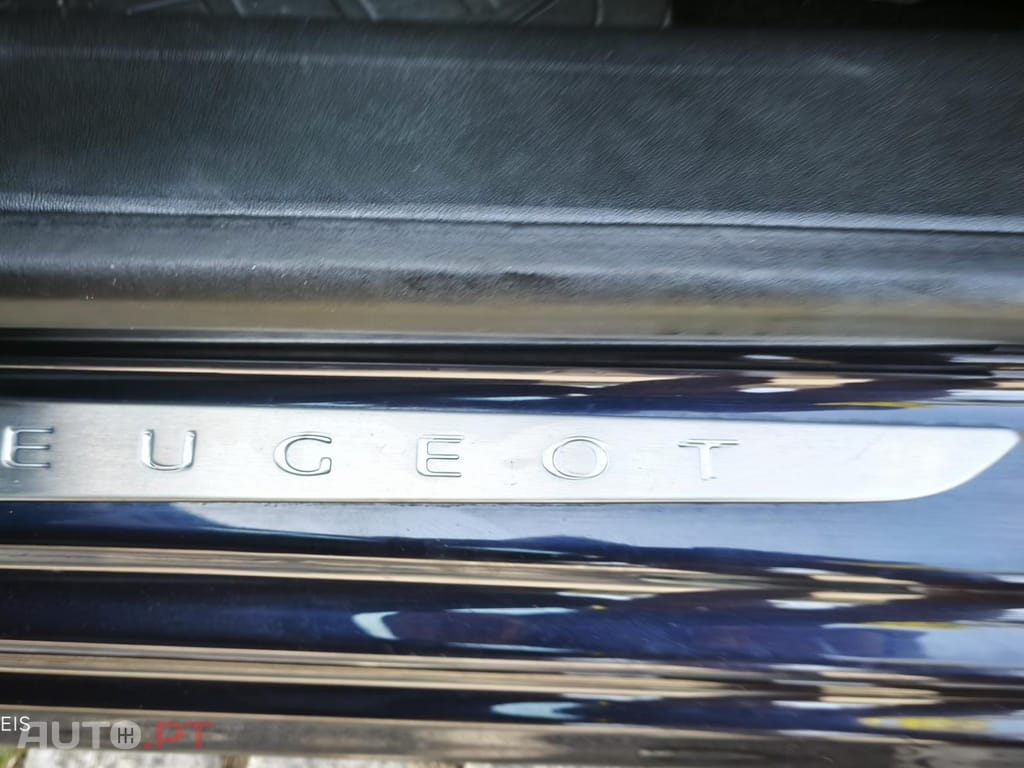 Peugeot 208 PureTech 82 Stop & Start Signature