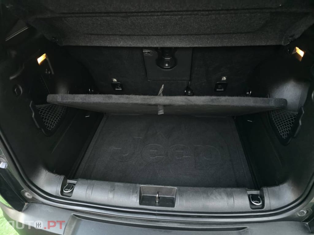 Jeep Renegade 1.6 MJD Night Eagle