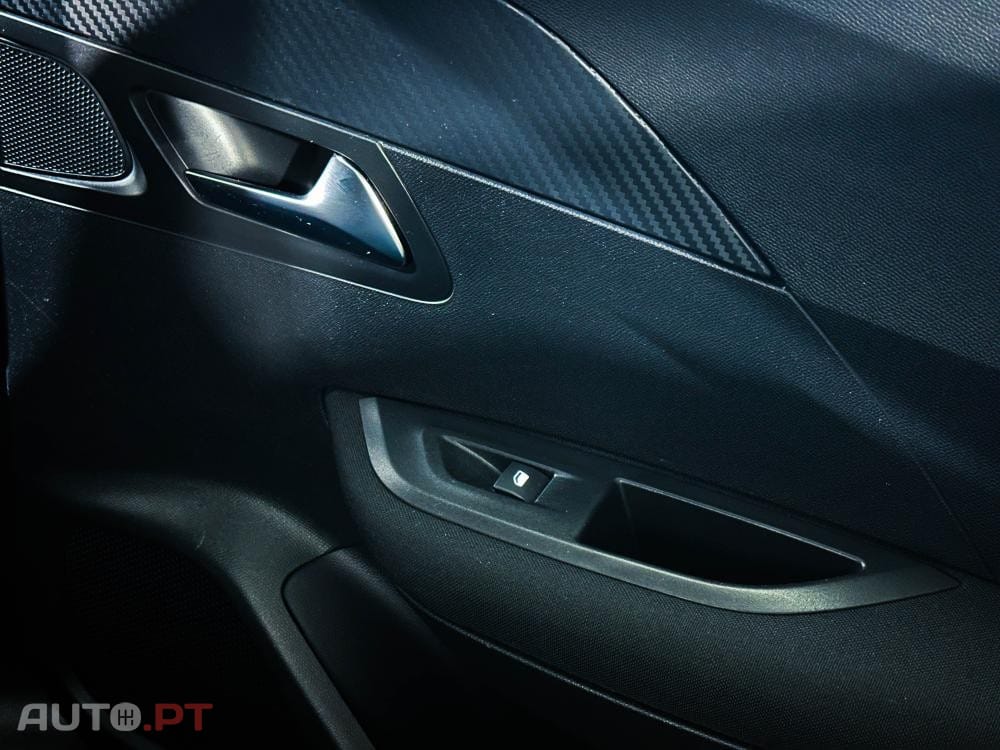 Peugeot 2008 1.2 PureTech Allure EAT8