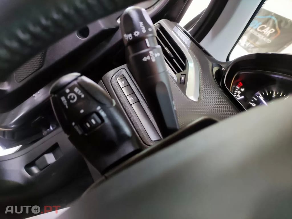 Peugeot 208 1.2 PureTech Signature