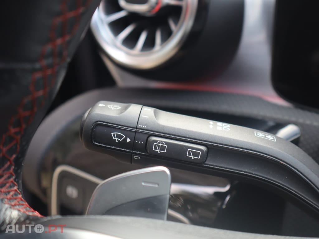 Mercedes-Benz CLA 180 d Shooting Brake AMG Premium Plus