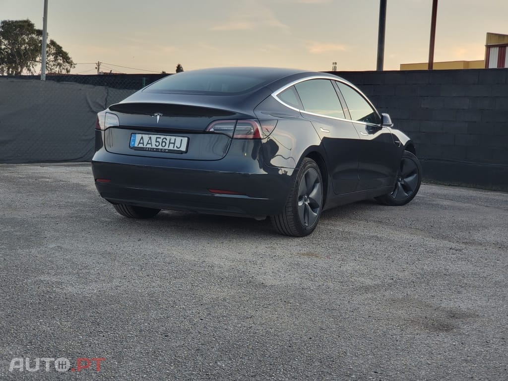 Tesla Model 3 Long-Range RWD