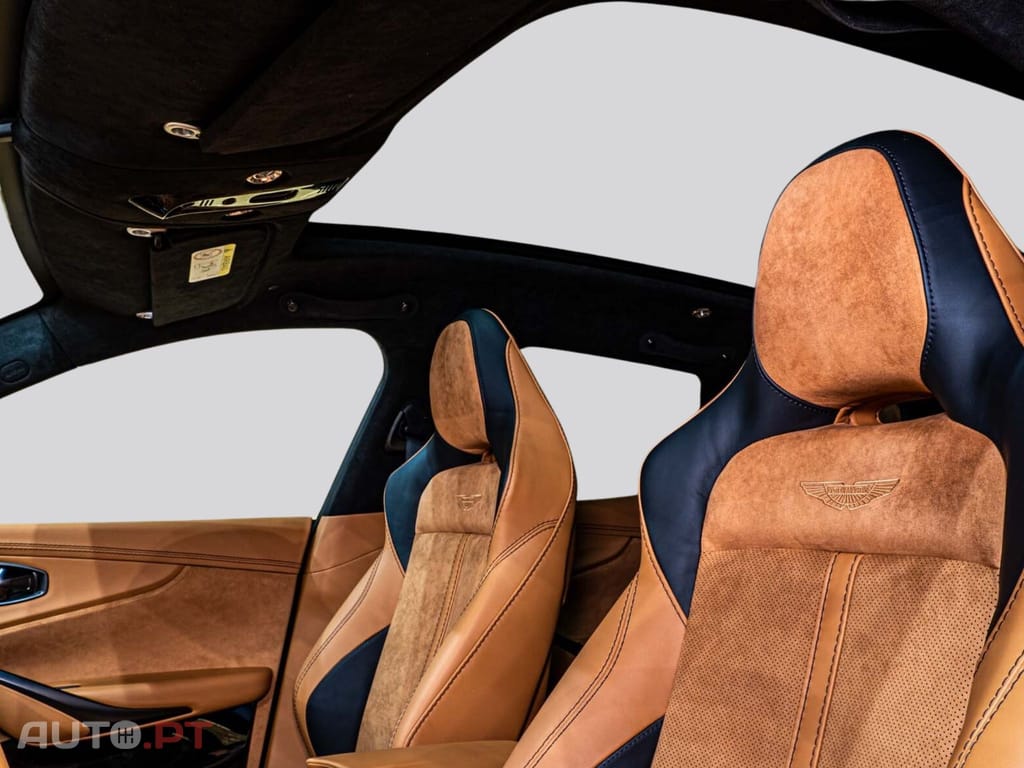 Aston Martin DBX 707