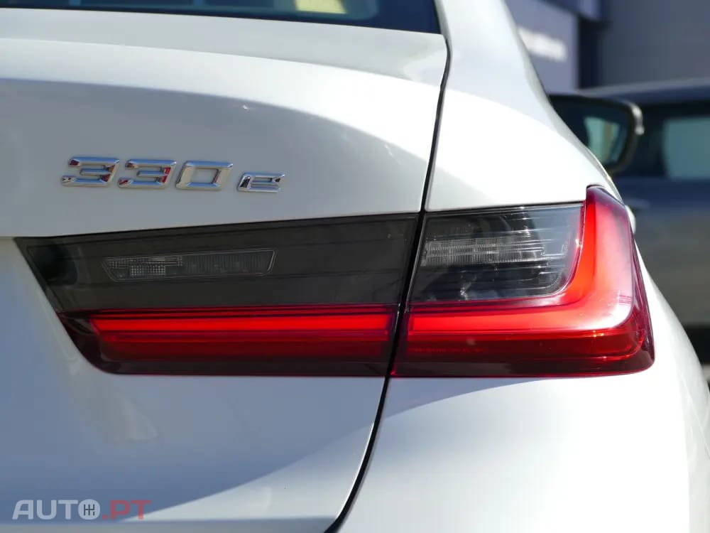 BMW 330 e iPerformance Advantage