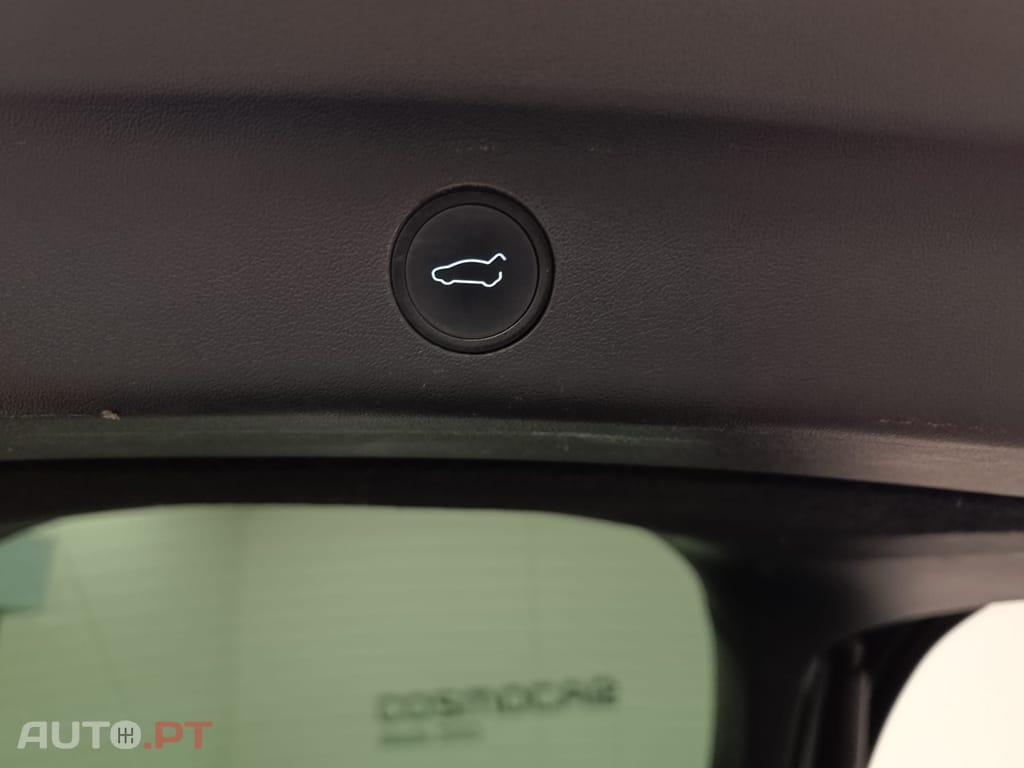 Tesla Model Y Standard RWD Plus — fotografia 23