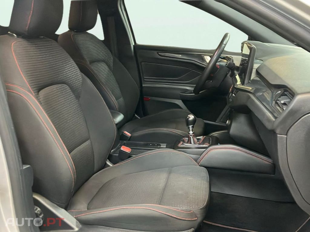 Ford Focus 1.0 EcoBoost MHEV ST-Line X