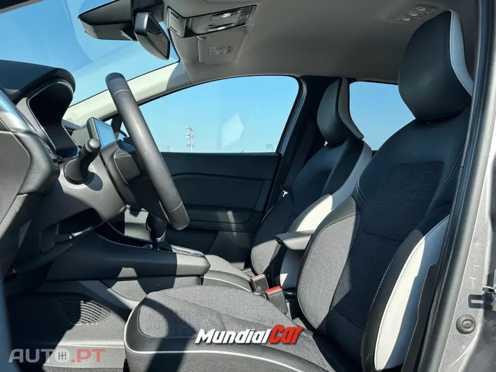 Renault Captur 1.6 Hybrid E-Tech Intens