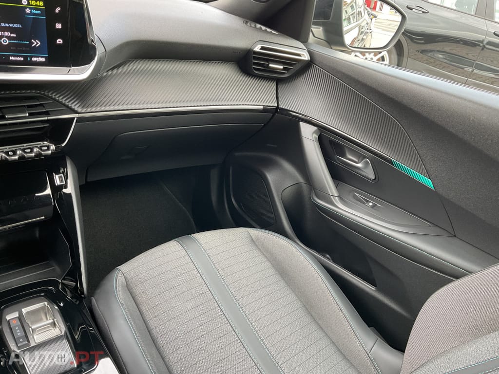Peugeot E-2008 50 kWh Allure