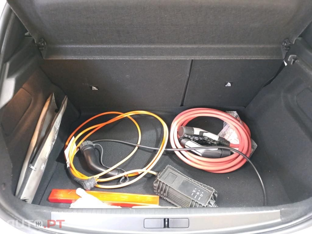 Peugeot e-208 50 kWh Active Pack — fotografia 11
