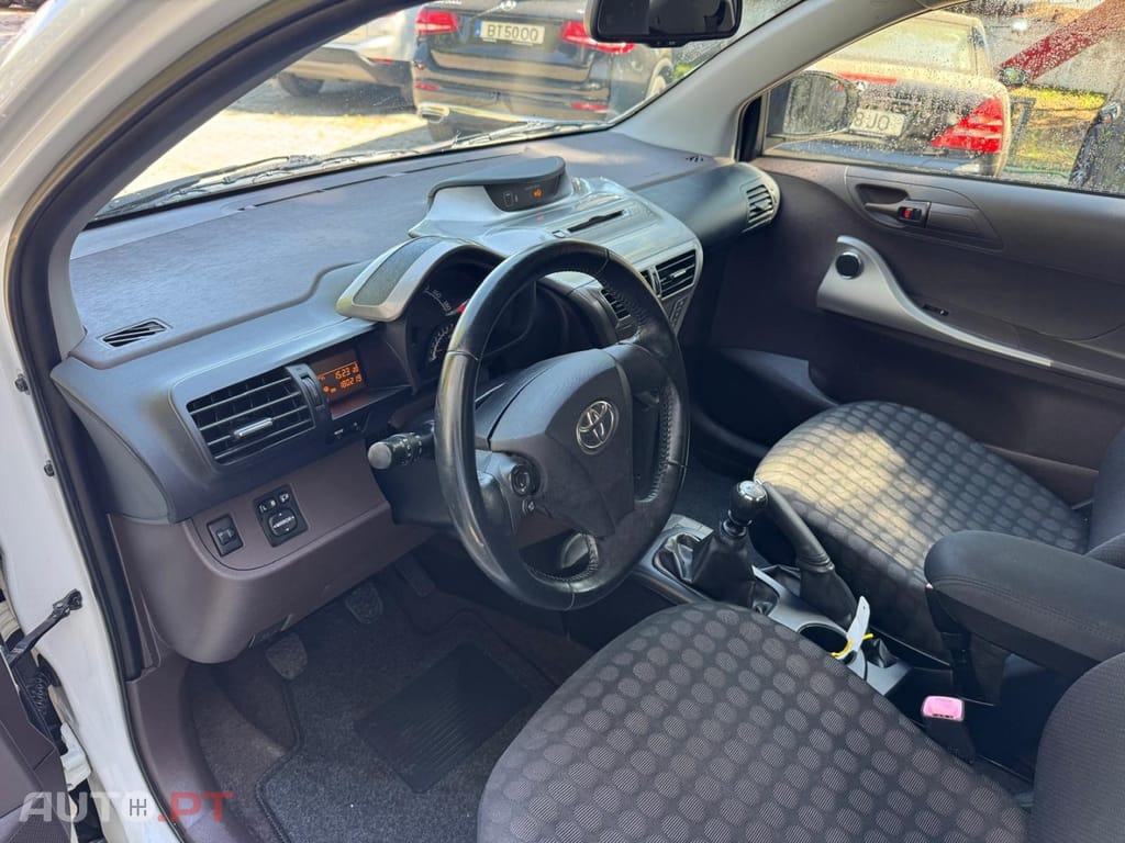Toyota iQ 1.0 VVT-i