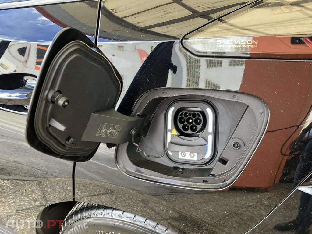 MG MG4 64 kWh Luxury