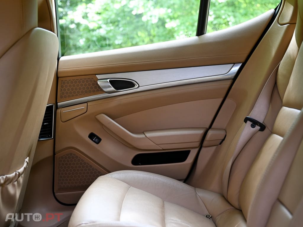 Porsche Panamera S Hybrid J19