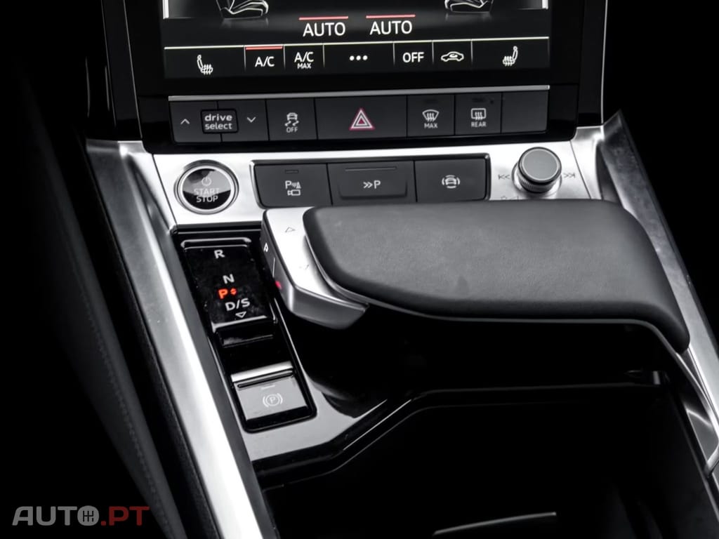 Audi Q8 E-Tron I.V.A DEDUTIVEL  55 quattro S LINE 