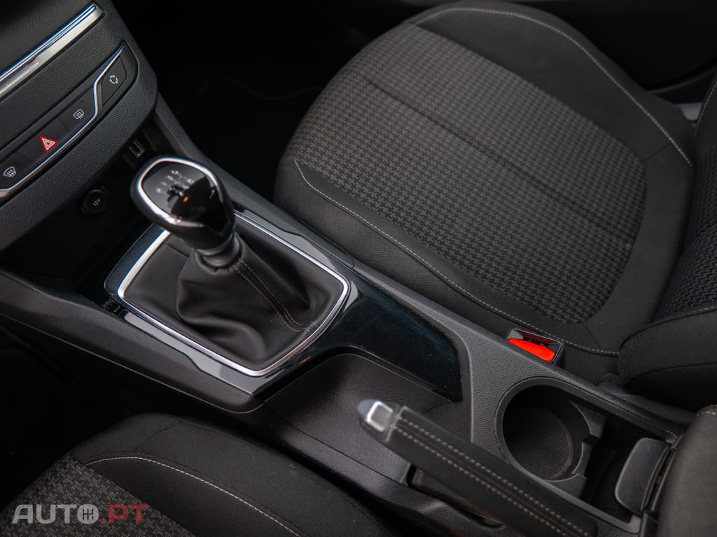 Peugeot 308 1.5 BlueHDi Business Line