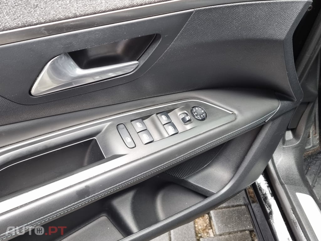 Peugeot 3008 1.2 PureTech Allure EAT6