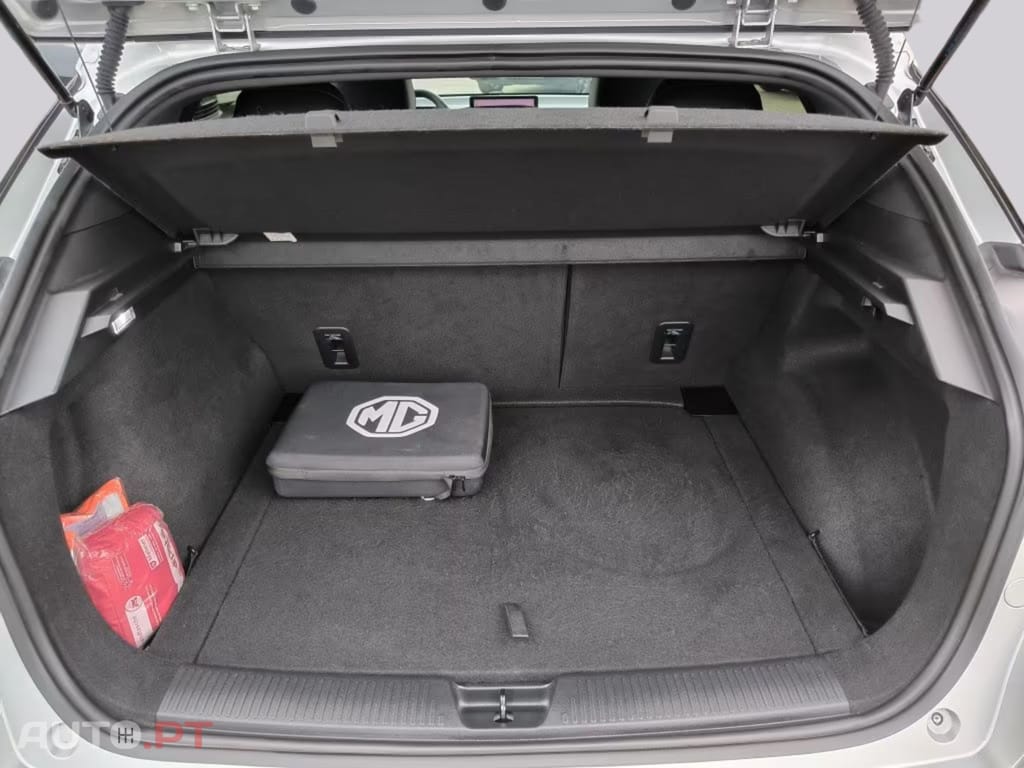 MG MG4 Luxury 64 kWh I.V.A DEDUTIVEL 