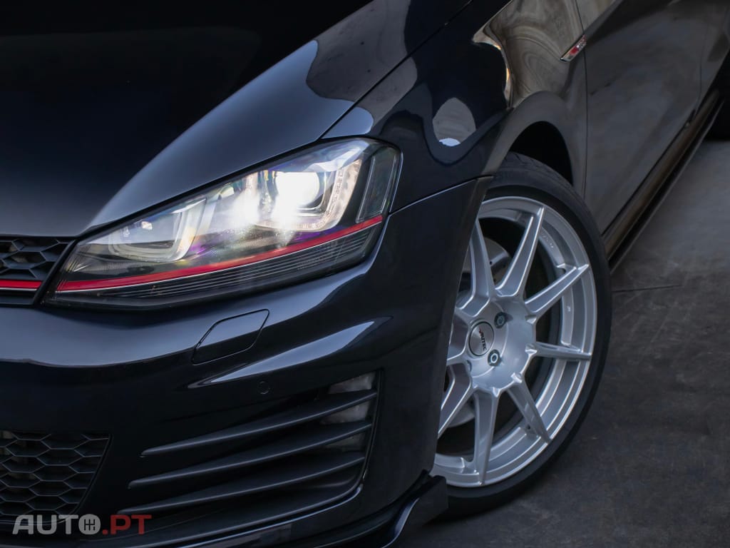 Volkswagen Golf GTI Performance BlueMotion DSG