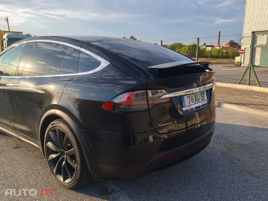 Tesla Model X 100D