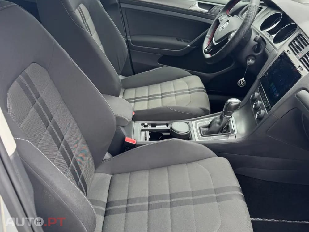 Volkswagen Golf Variant 1.6 TDi Highline DSG