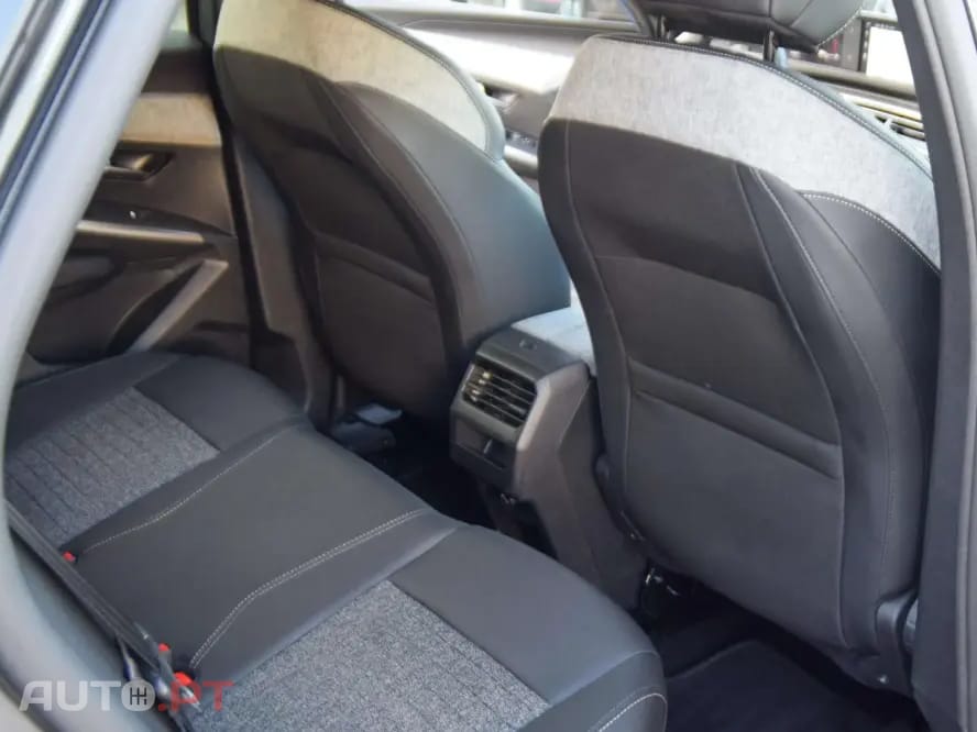 Peugeot 3008 1.2 Hybrid Allure e-DCS6