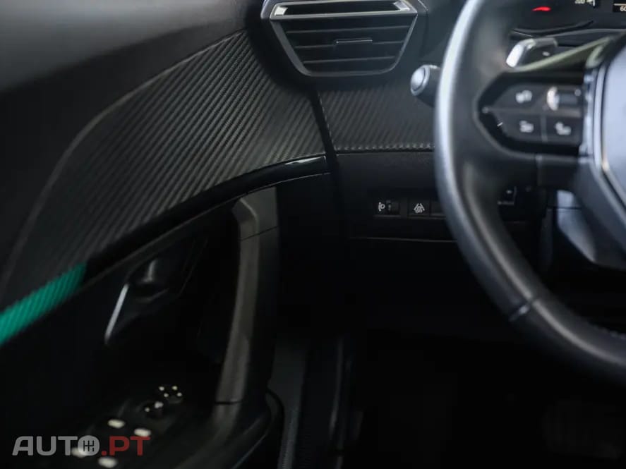 Peugeot 2008 1.2 PureTech Allure EAT8