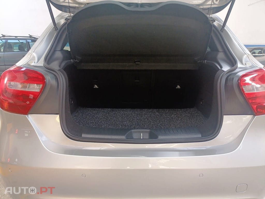 Mercedes-Benz A 200 (BlueEFFICIENCY)