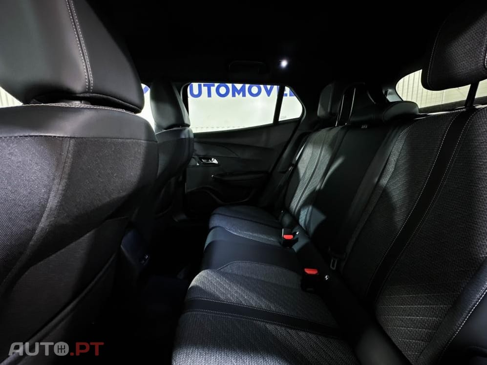 Peugeot 2008 1.2 PureTech Allure EAT8