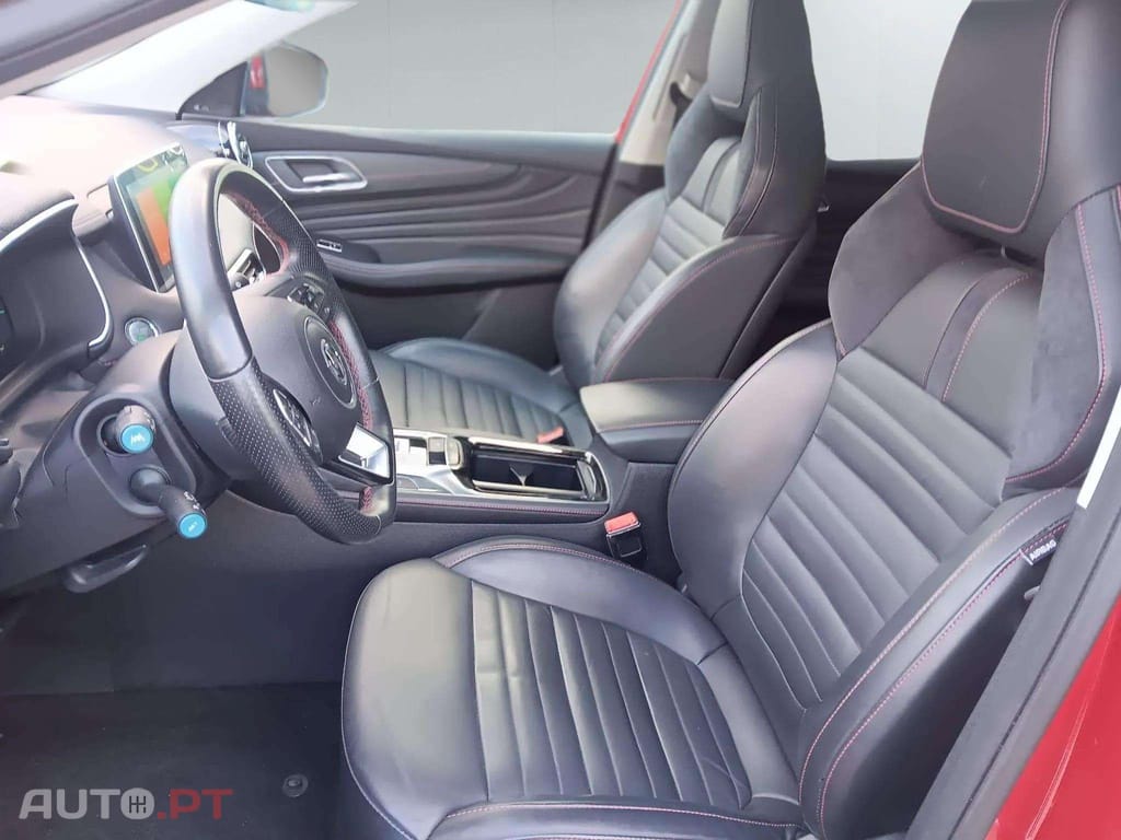 MG EHS LUXURY PHEV