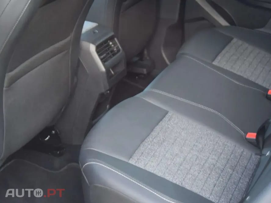 Peugeot 3008 1.2 Hybrid Allure e-DCS6