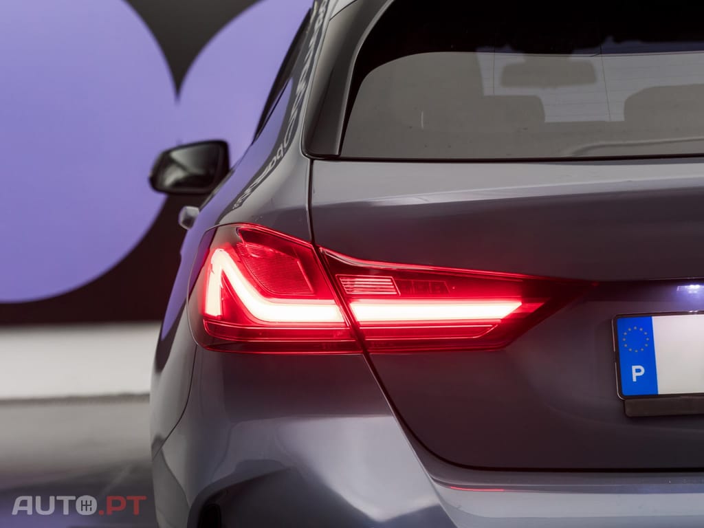 BMW 118 i Pack Desportivo M Auto