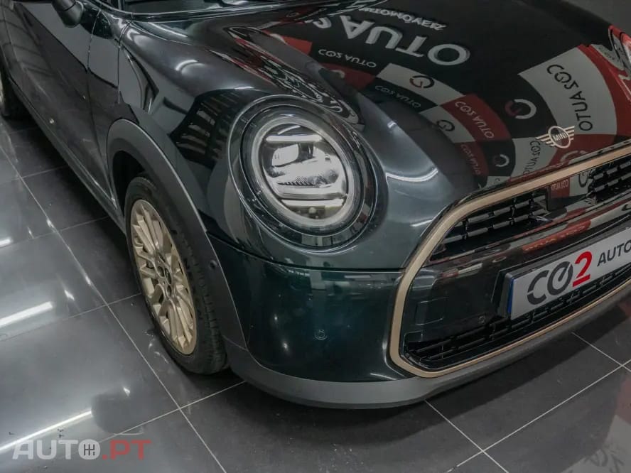 MINI Cooper Cooper C Favoured M