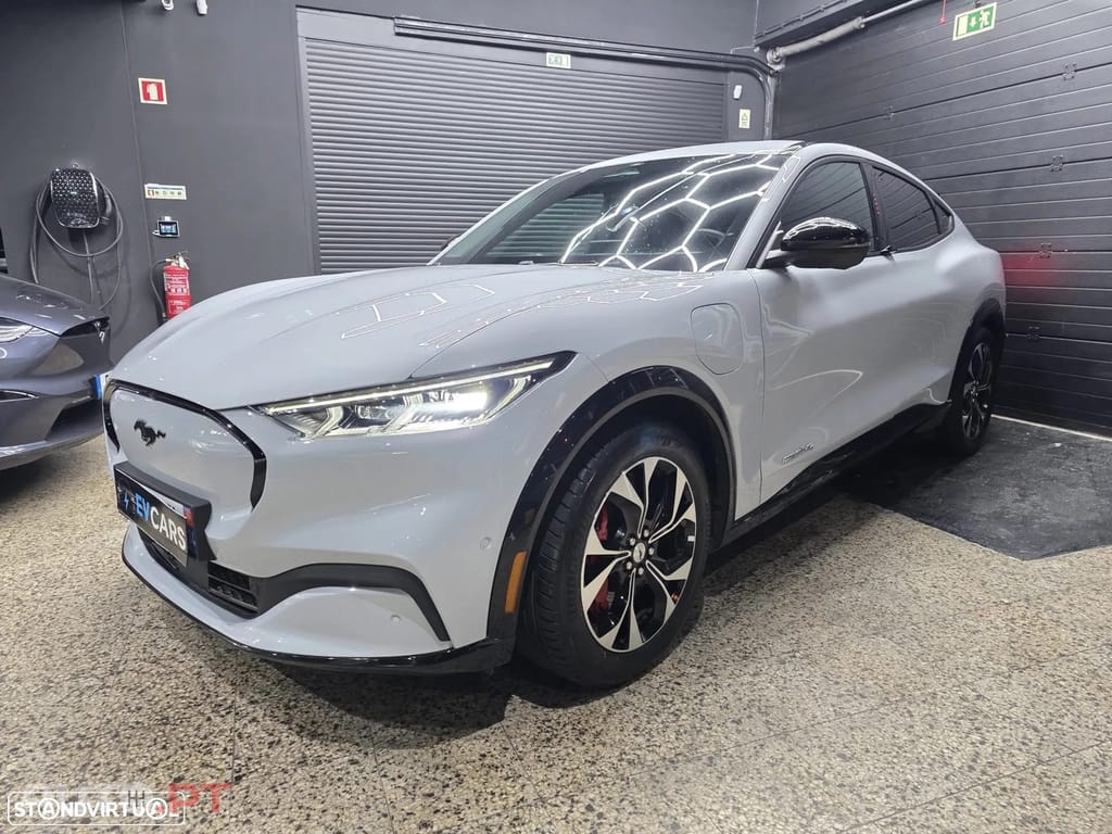 Ford Mustang Mach-E AWD PREMIUM