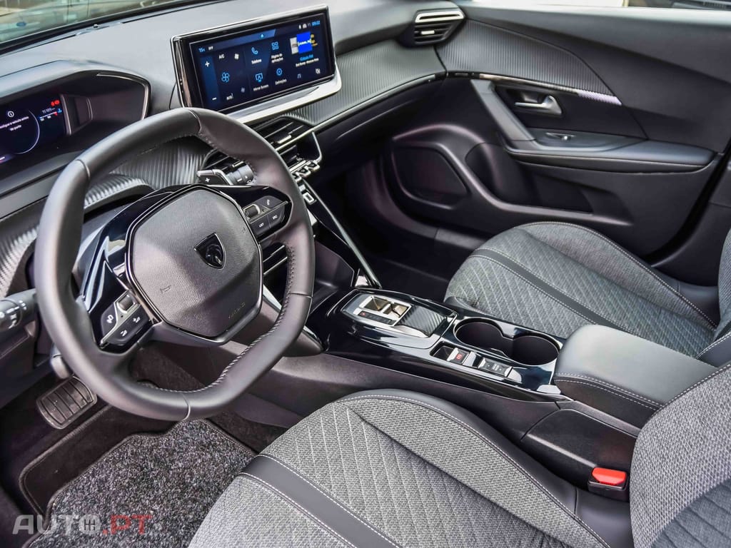 Peugeot 2008 1.2 PureTech Allure EAT8