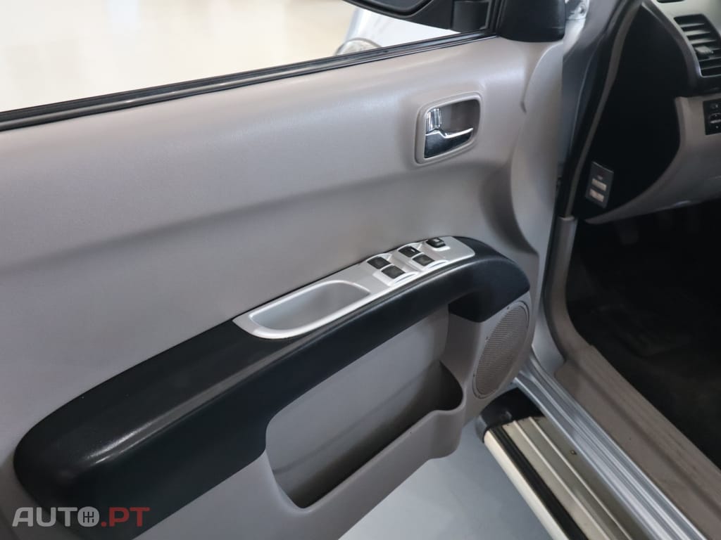 Mitsubishi L200 2.5 DI-D CD Invite AC 4WD