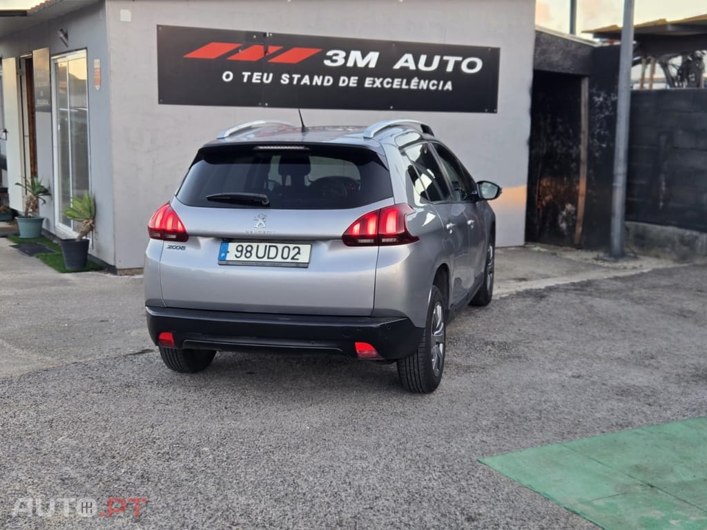 Peugeot 2008 1.2 PureTech Allure