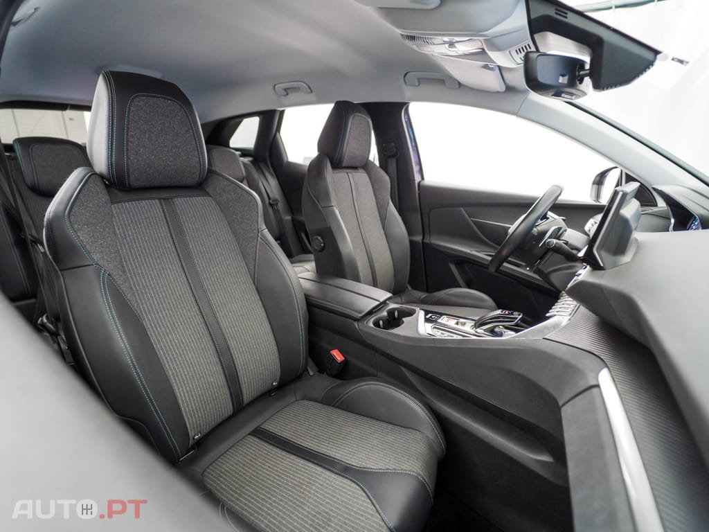 Peugeot 3008 1.6 Hybrid Allure e-EAT8