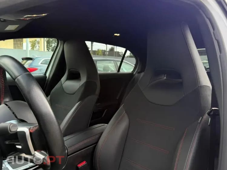 Mercedes-Benz A 250 e AMG Line