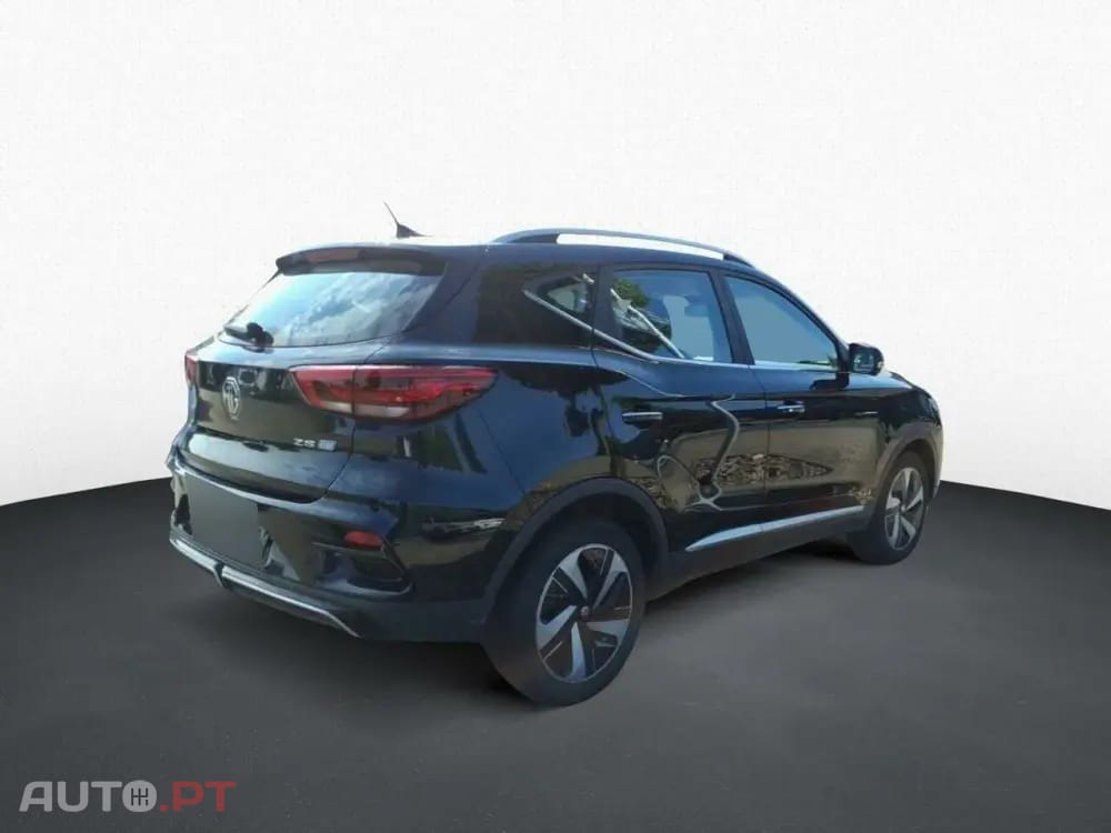 MG ZS Standard Luxury
