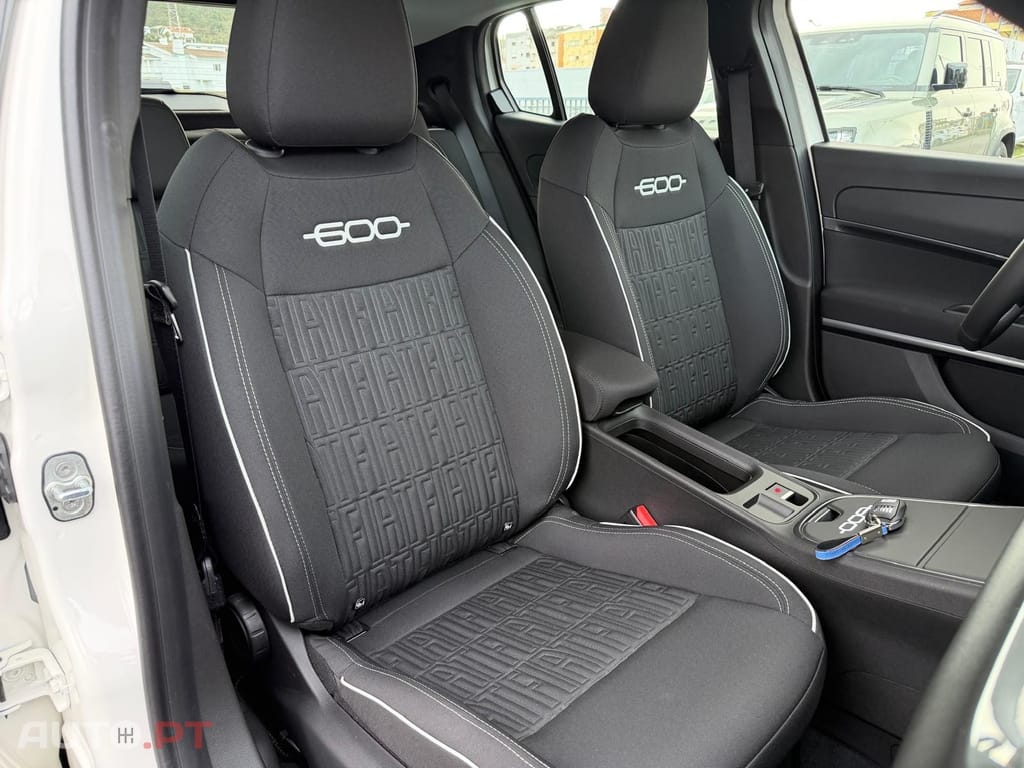 Fiat 600 1.2 Hybrid Icon