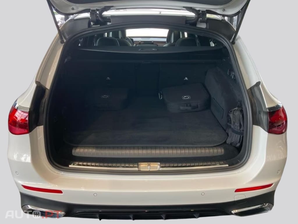 Mercedes-Benz E 300 I.V.A DEDUTIVEL e AMG-Line