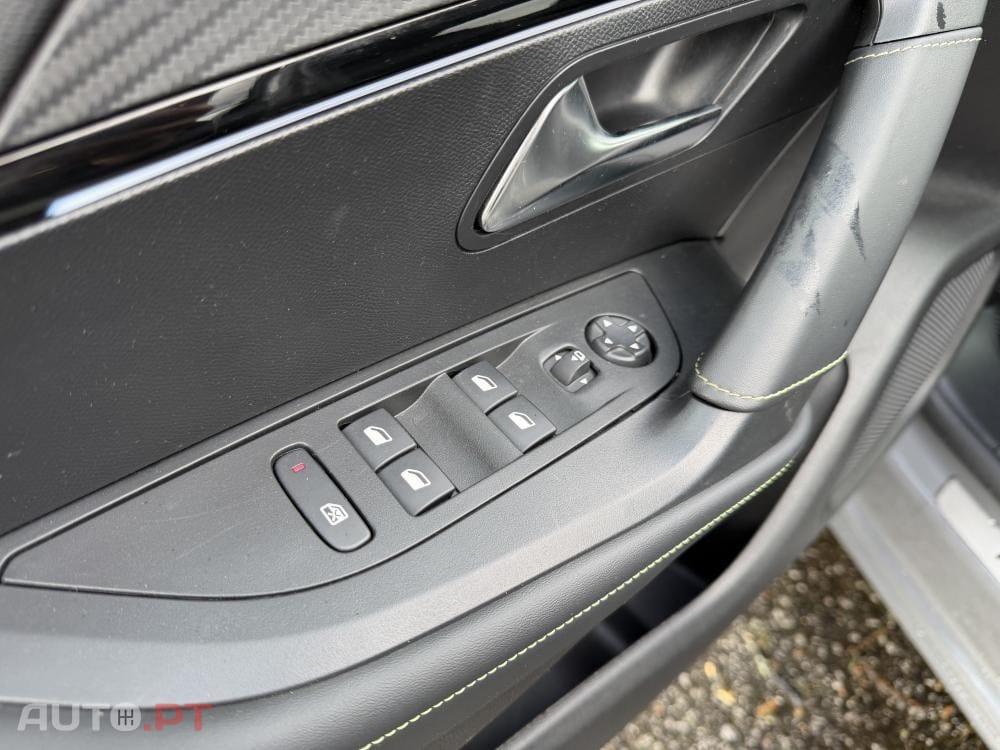 Peugeot E-2008 54 kWh GT