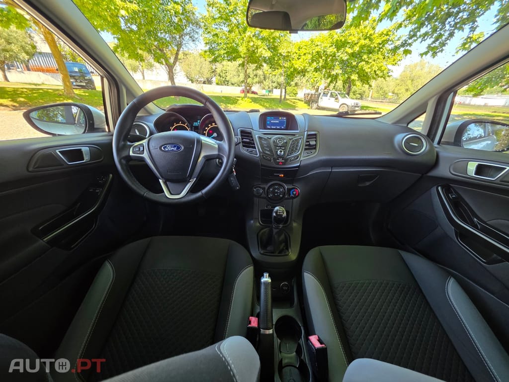 Ford Fiesta 1.0 EcoBoost S&S TITANIUM