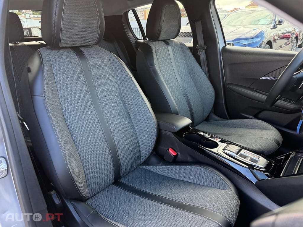 Peugeot 208 1.2 Hybrid Allure e-DCS6