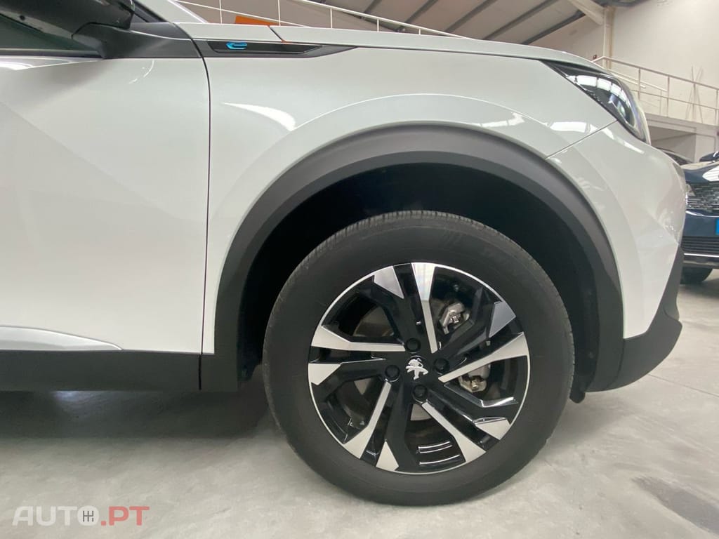 Peugeot E-2008 50 kWh Allure Pack
